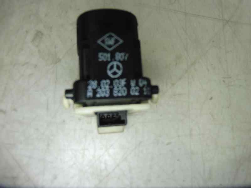 Recambio de mando elevalunas delantero derecho para mercedes-benz clase clk (w209) coupe 320 (209.365) referencia OEM IAM 203820