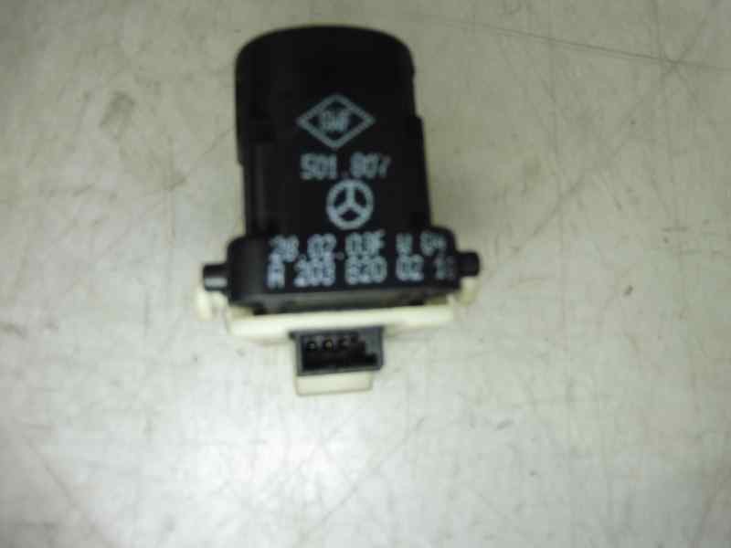 Recambio de mando elevalunas delantero derecho para mercedes-benz clase clk (w209) coupe 320 (209.365) referencia OEM IAM 203820