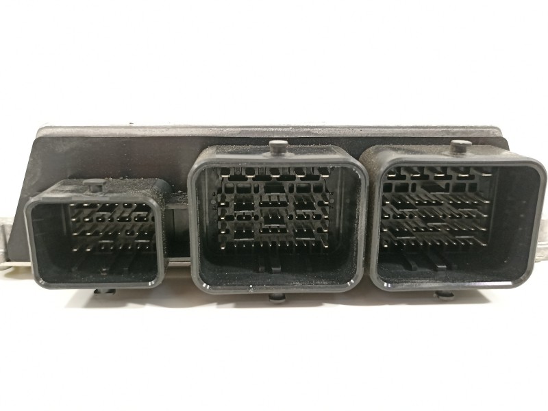 Recambio de centralita motor uce para peugeot 208 style referencia OEM IAM 9805895780  