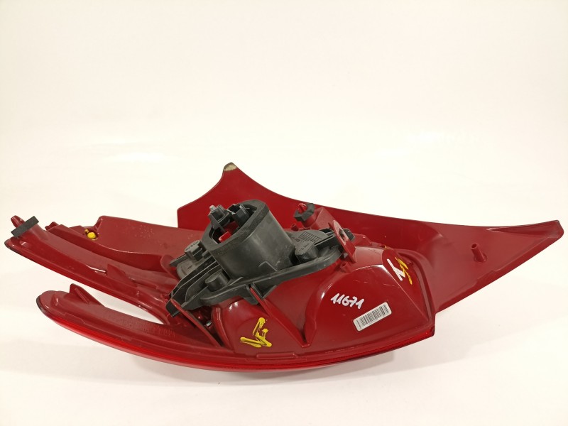 Recambio de piloto trasero derecho para peugeot 208 style referencia OEM IAM 9672628380  