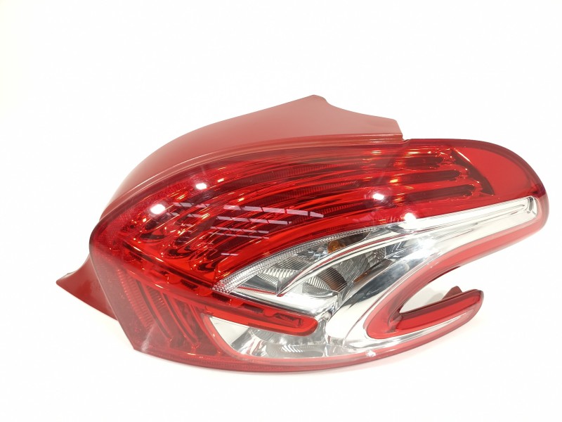 Recambio de piloto trasero derecho para peugeot 208 style referencia OEM IAM 9672628380  