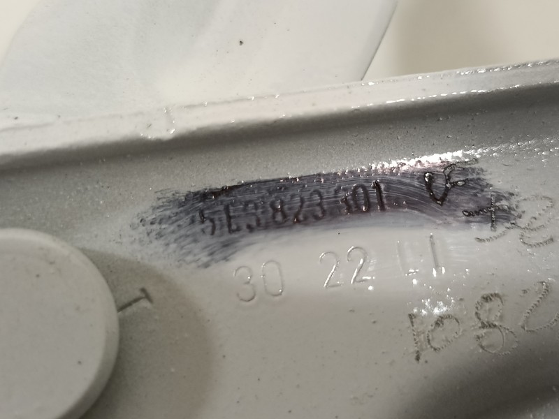 Recambio de bisagra capot para skoda octavia combi (5e5) ambition referencia OEM IAM 5E3823301  