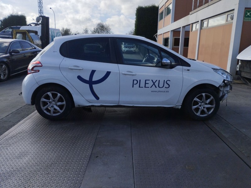 peugeot 208 del año 2015