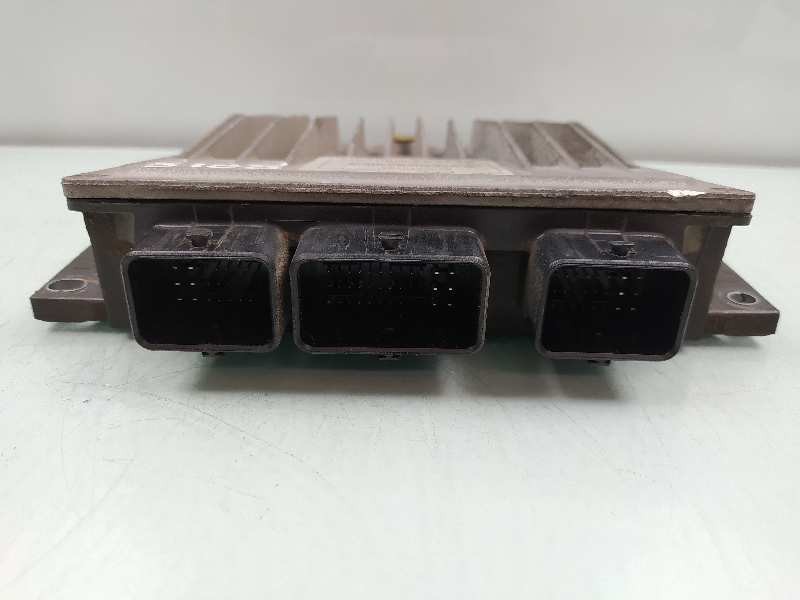 Recambio de centralita motor uce para renault clio iii confort expression referencia OEM IAM 8200399038 8200513163 