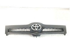Recambio de rejilla delantera para toyota corolla verso (r1) 2.2 d-4d luna referencia OEM IAM 531110F020  