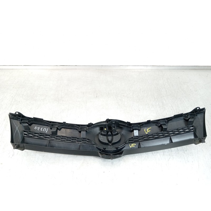 Recambio de rejilla delantera para toyota corolla verso (r1) 2.2 d-4d luna referencia OEM IAM 531110F020  
