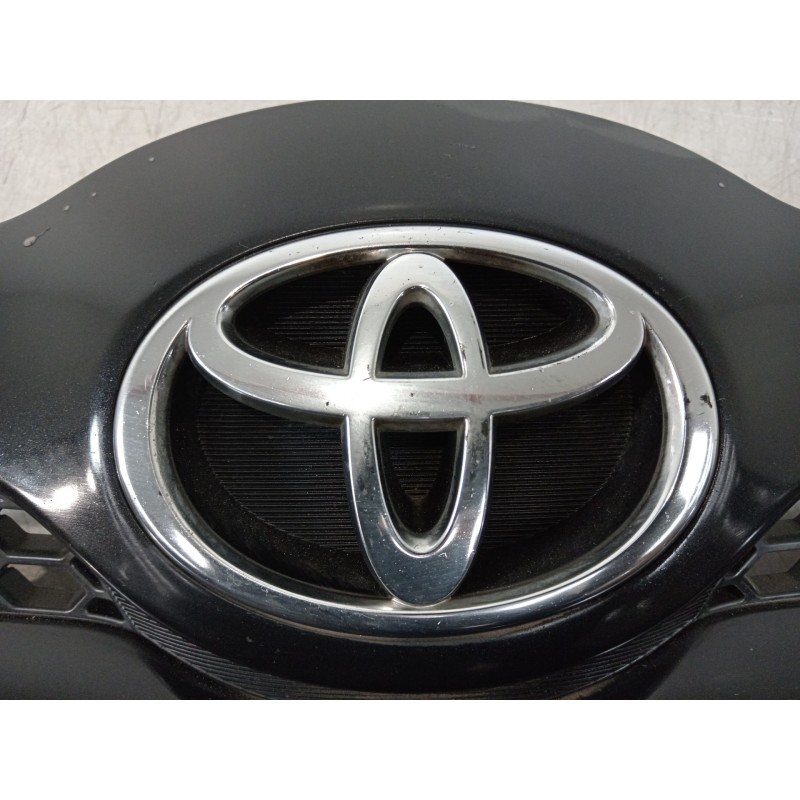 Recambio de rejilla delantera para toyota corolla verso (r1) 2.2 d-4d luna referencia OEM IAM 531110F020  