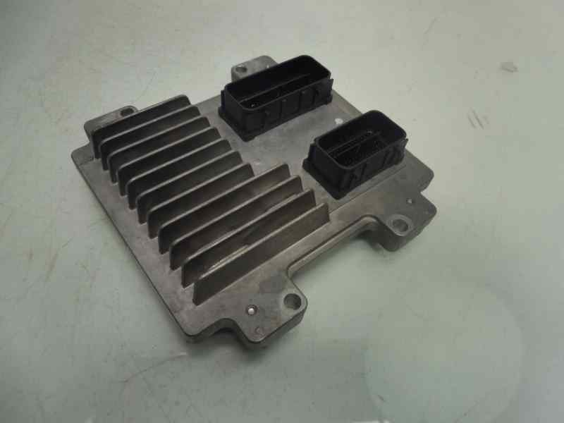 Recambio de centralita motor uce para opel astra j lim. sport referencia OEM IAM 12639891 86AATS5602850033 