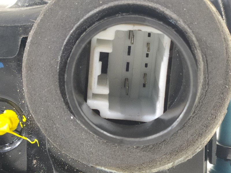 Recambio de cerradura puerta trasera izquierda para toyota verso comfort referencia OEM IAM A046693  