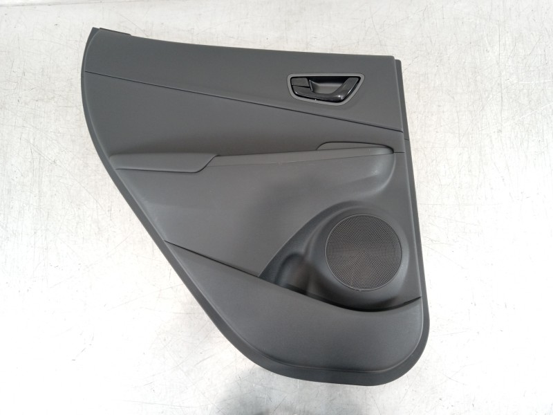 Recambio de guarnecido puerta trasera izquierda para hyundai kona klass hybrid 2wd referencia OEM IAM 83310J9000  