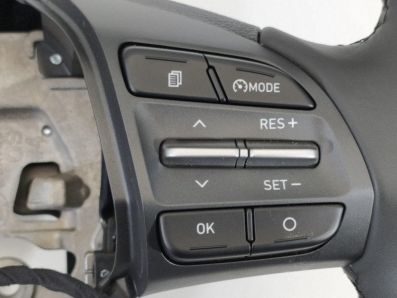 Recambio de volante para hyundai kona essence 2wd referencia OEM IAM 56120J9100UN5 96720J9620TMT 