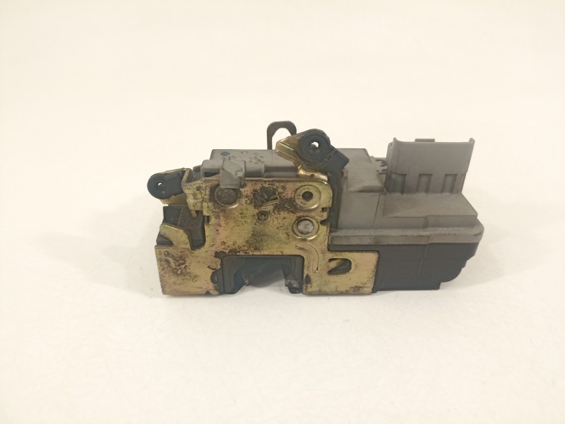 Recambio de cerradura puerta delantera derecha para peugeot 206 berlina xt referencia OEM IAM 9136S7  