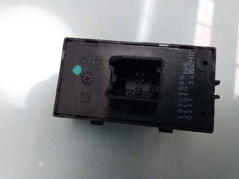Recambio de mando elevalunas trasero derecho para opel astra j lim. sport referencia OEM IAM 13301888  