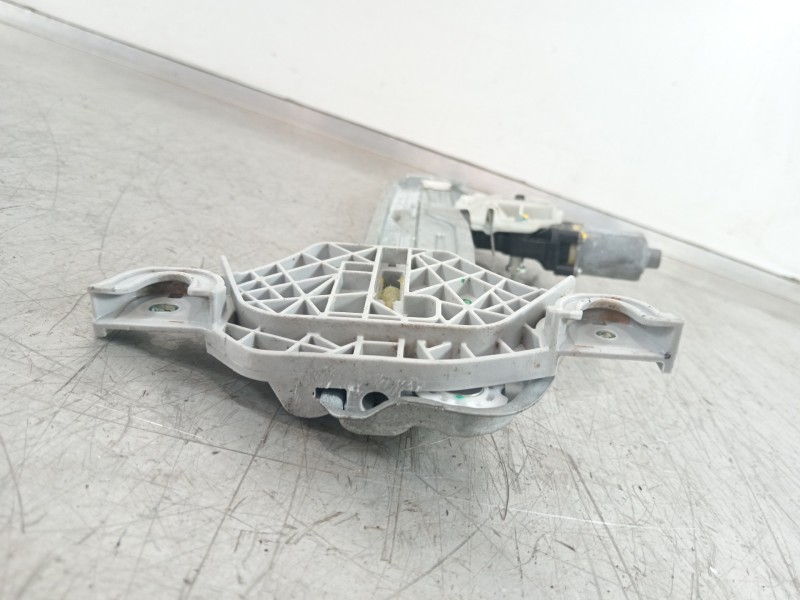 Recambio de elevalunas delantero derecho para hyundai kona essence 2wd referencia OEM IAM 82402J9000 82460J9000 