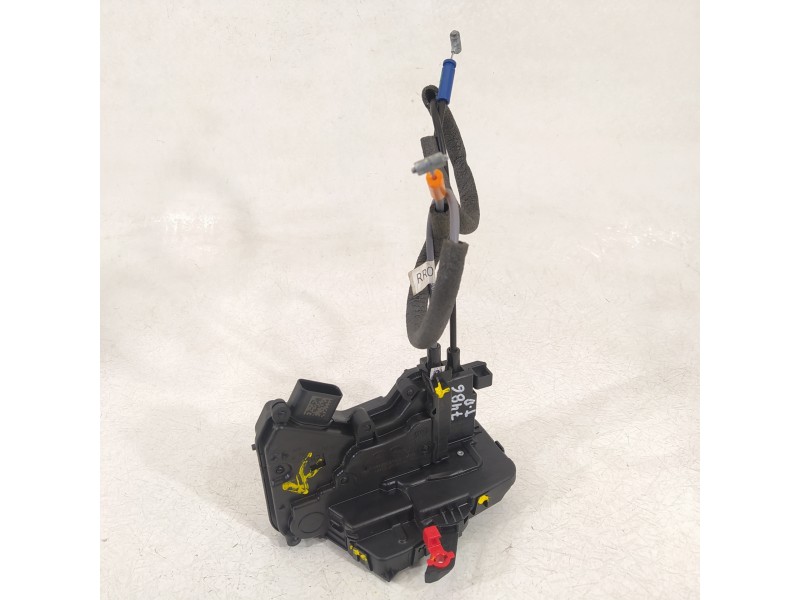 Recambio de cerradura puerta trasera derecha para hyundai kona essence 2wd referencia OEM IAM 81420J9000  