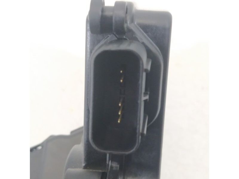 Recambio de cerradura puerta trasera derecha para hyundai kona essence 2wd referencia OEM IAM 81420J9000  