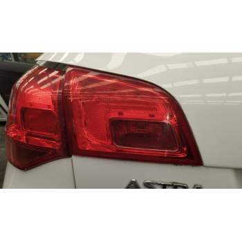 PILOTO TRASERO IZQUIERDO EN PORTON 
