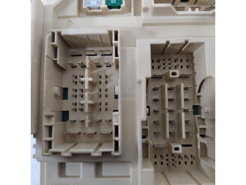 Recambio de caja reles / fusibles para hyundai kona essence 2wd referencia OEM IAM 91950J9082  