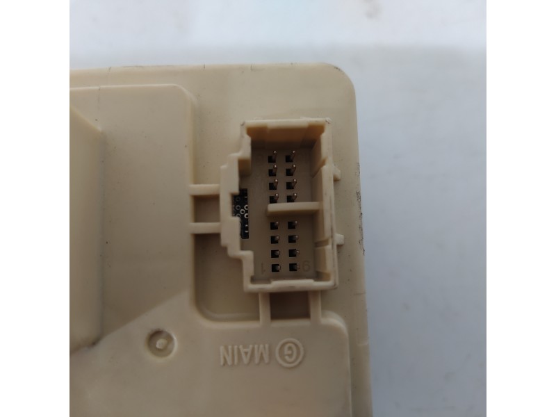 Recambio de caja reles / fusibles para hyundai kona essence 2wd referencia OEM IAM 91950J9082  