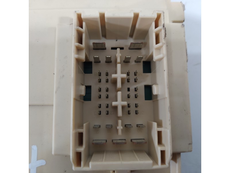 Recambio de caja reles / fusibles para hyundai kona essence 2wd referencia OEM IAM 91950J9082  