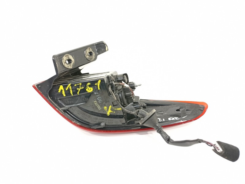 Recambio de piloto trasero izquierdo para hyundai kona klass hybrid 2wd referencia OEM IAM 92401J9000  