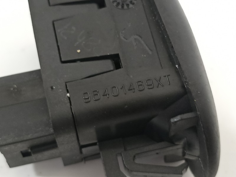 Recambio de mando elevalunas delantero izquierdo para citroën c3 pluriel 1.4 hdi referencia OEM IAM 6554L7 96401469XT 