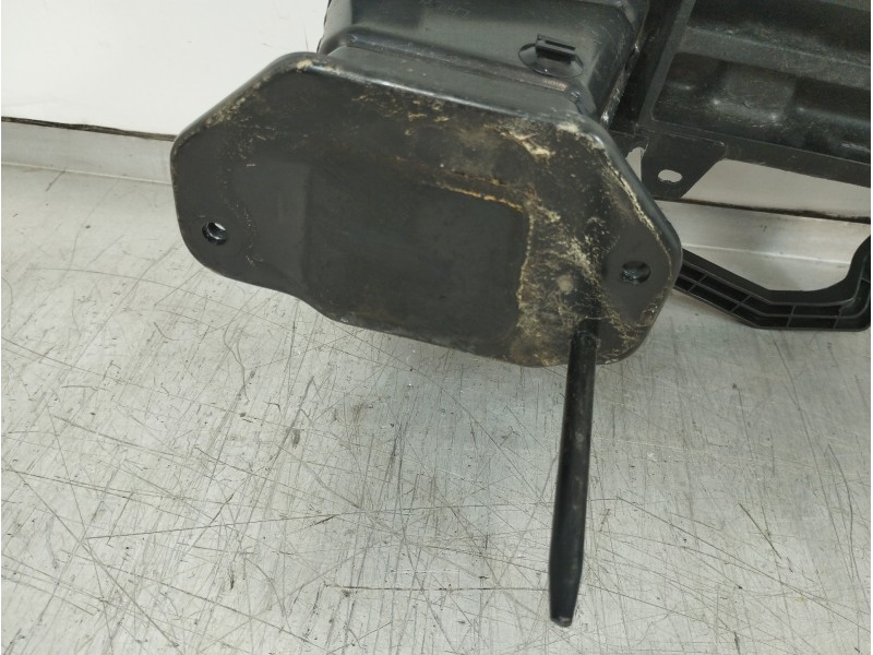 Recambio de refuerzo paragolpes trasero para hyundai kona essence 2wd referencia OEM IAM 86631J9100  