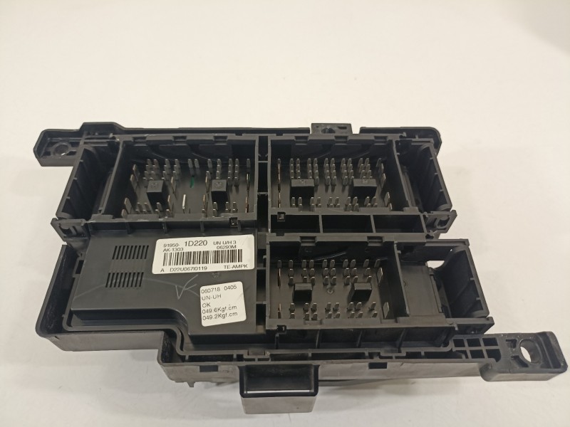Recambio de caja reles / fusibles para kia carens (un) concept referencia OEM IAM 919501D220  