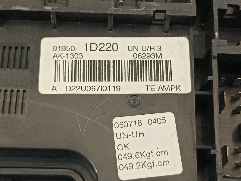 Recambio de caja reles / fusibles para kia carens (un) concept referencia OEM IAM 919501D220  