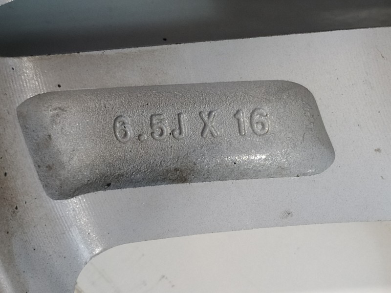 Recambio de llanta para hyundai kona essence 2wd referencia OEM IAM 52910J9100  