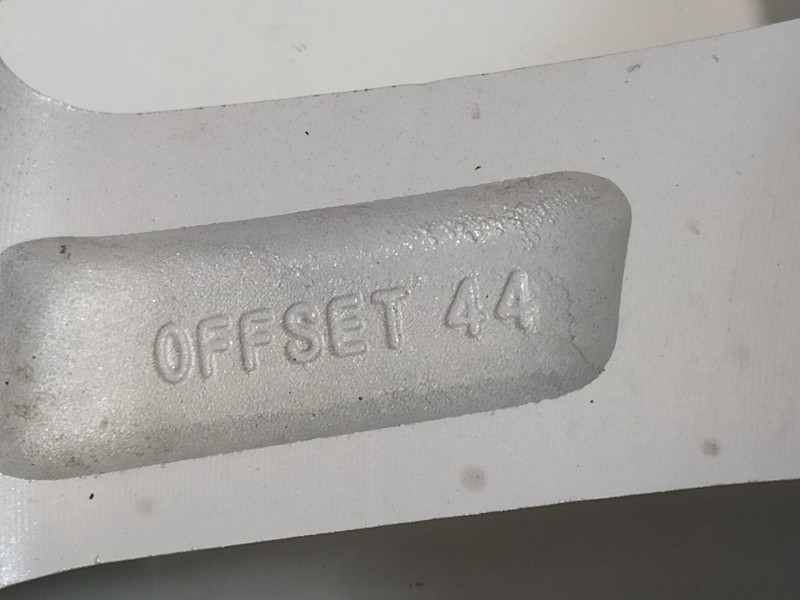 Recambio de llanta para hyundai kona essence 2wd referencia OEM IAM 52910J9100  