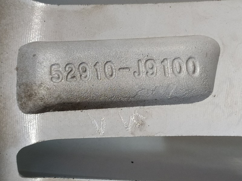 Recambio de llanta para hyundai kona essence 2wd referencia OEM IAM 52910J9100  