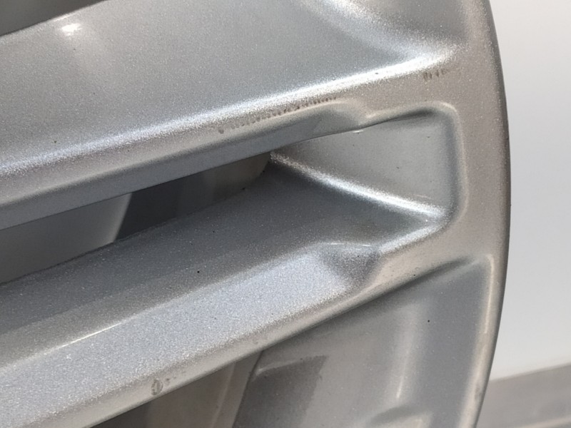 Recambio de llanta para hyundai kona essence 2wd referencia OEM IAM 52910J9100  