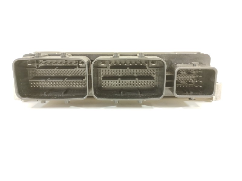 Recambio de centralita motor uce para renault megane iv sport tourer referencia OEM IAM 94821468 0281035669 237101118S