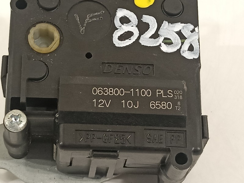 Recambio de motor apertura trampillas climatizador para toyota rav 4 (a3) executive referencia OEM IAM 638001100  