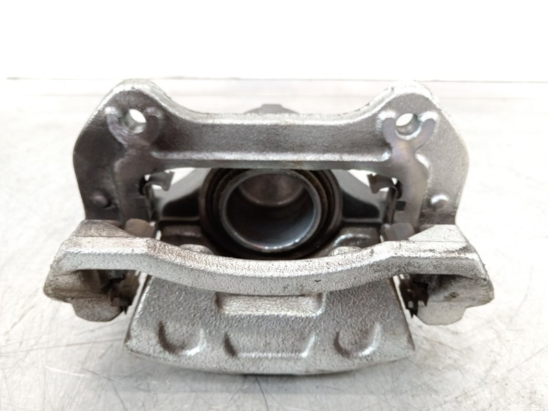 Recambio de pinza freno delantera derecha para hyundai kona klass hybrid 2wd referencia OEM IAM 58130CM100  
