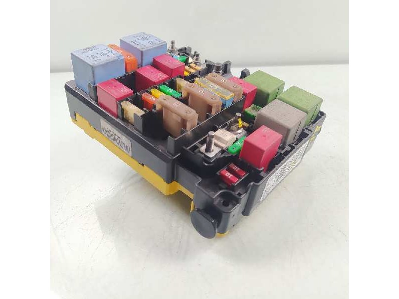 Recambio de caja reles / fusibles para citroën c-elysée exclusive referencia OEM IAM 9804846880  