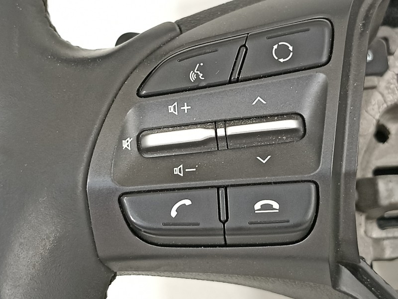 Recambio de volante para hyundai kona klass hybrid 2wd referencia OEM IAM 56130J9000 96720J9620TMT 