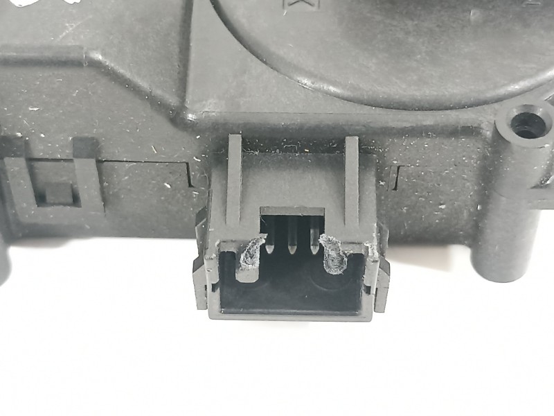 Recambio de motor apertura trampillas climatizador para toyota rav 4 (a3) executive referencia OEM IAM 638000181  