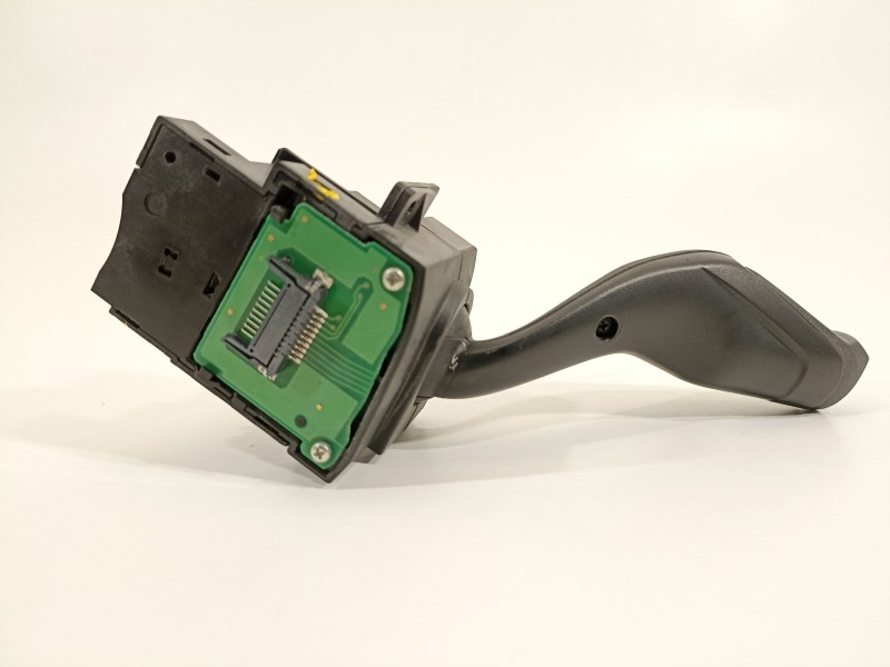 Recambio de mando intermitentes para ford focus lim. (cb8) trend referencia OEM IAM AV6T13335AD  