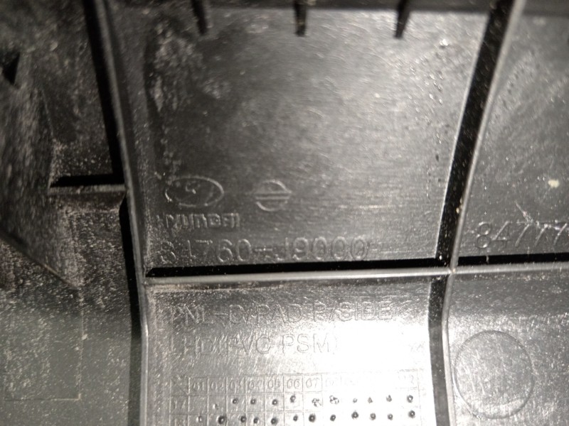 Recambio de moldura para hyundai kona klass hybrid 2wd referencia OEM IAM 84760J9000 97490J9010 