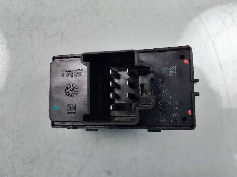 Recambio de mando elevalunas trasero derecho para chevrolet cruze ls referencia OEM IAM 13305368  