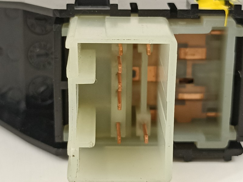 Recambio de mando elevalunas trasero izquierdo para hyundai kona klass hybrid 2wd referencia OEM IAM 3K552B1200  