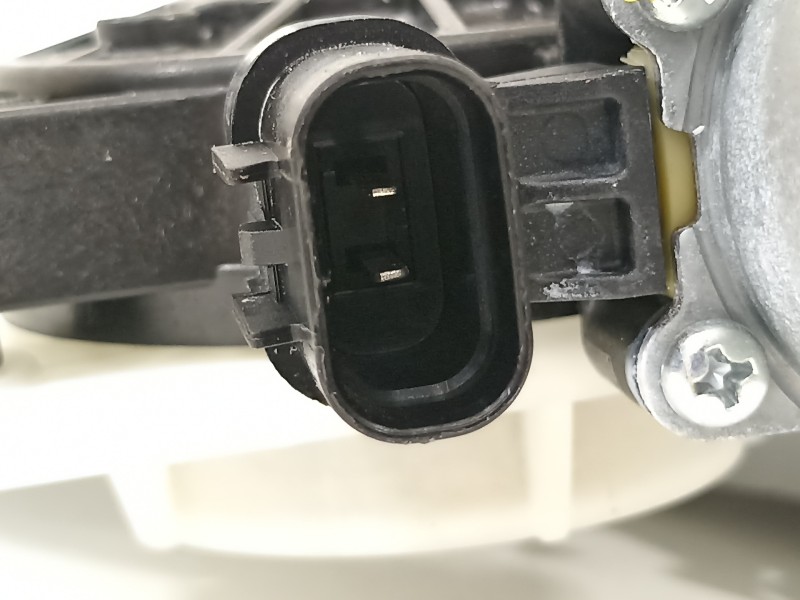 Recambio de elevalunas delantero derecho para hyundai kona klass hybrid 2wd referencia OEM IAM 82402J9000 82460J9000 