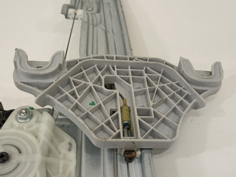 Recambio de elevalunas delantero derecho para hyundai kona klass hybrid 2wd referencia OEM IAM 82402J9000 82460J9000 