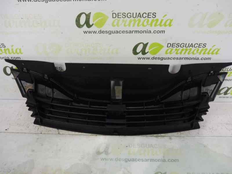 Recambio de rejilla delantera para renault laguna ii (bg0) privilege referencia OEM IAM 8200390126  