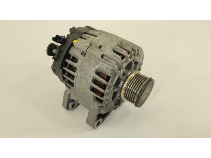 Recambio de alternador para peugeot 208 access referencia OEM IAM 9818677980 2713135A TG12C261