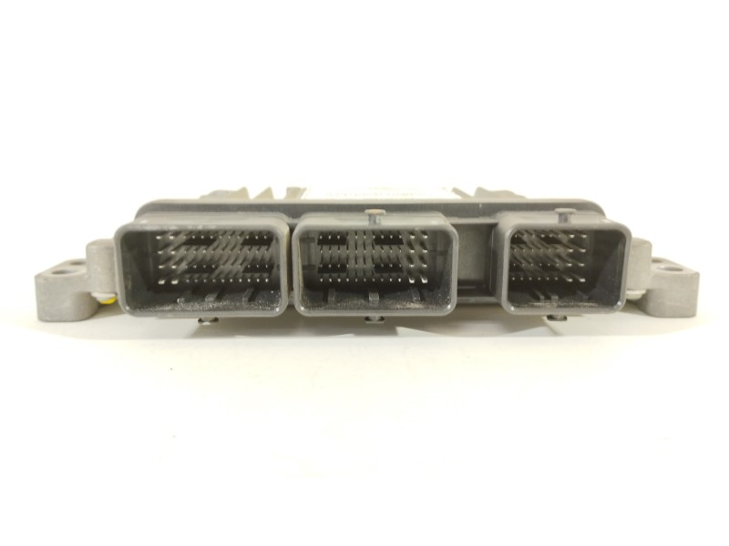 Recambio de centralita motor uce para dacia sandero ambiance music referencia OEM IAM 237100703R 237101862R 