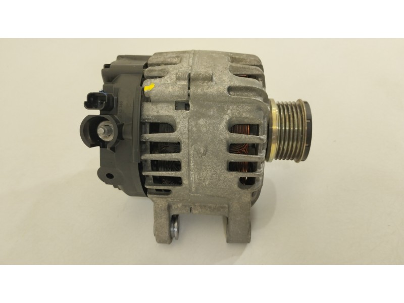 Recambio de alternador para peugeot 208 access referencia OEM IAM 9818677980 2713135A TG12C261