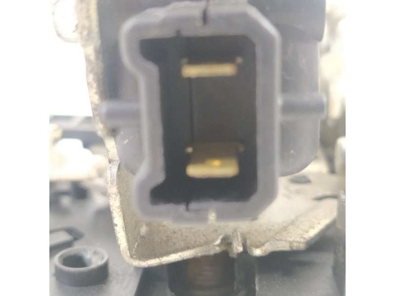 Recambio de cerradura puerta delantera derecha para dacia sandero ambiance music referencia OEM IAM 8200735224  